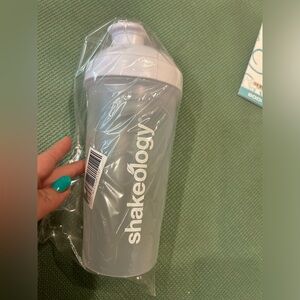 💐 -White Shaker Cup Brand New